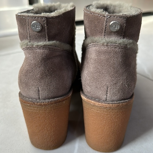 UGG Kasen Boots - Picture 2 of 6
